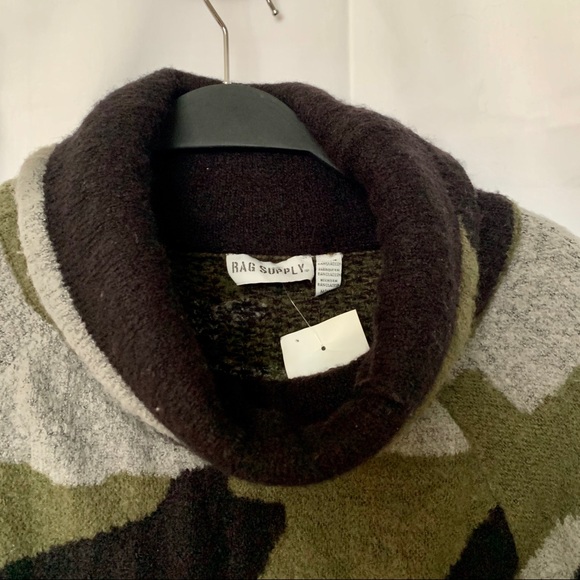 Turtle Neck Sweater - Picture 2 of 6